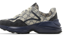 Gucci GG Supreme Runner Sneaker in navy blue with GG monogram canvas upper